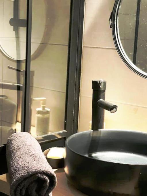 Appartement Climatise Avec Terrasse Tout Equipe A 5Min De La Gare St Charles Marsilya Dış mekan fotoğraf