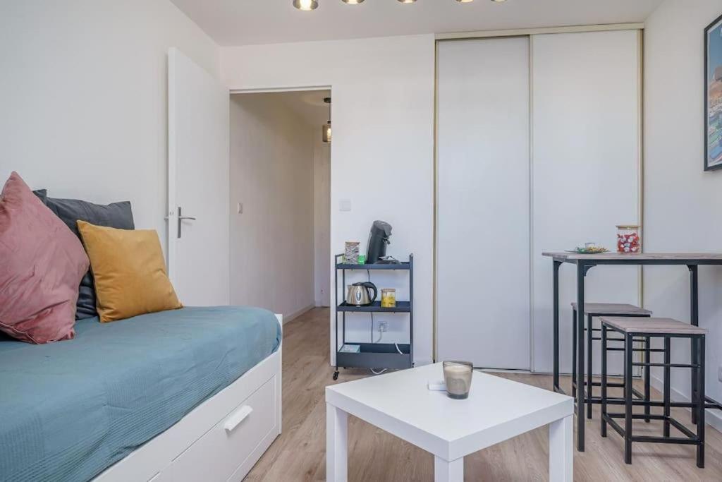 Appartement Climatise Avec Terrasse Tout Equipe A 5Min De La Gare St Charles Marsilya Dış mekan fotoğraf